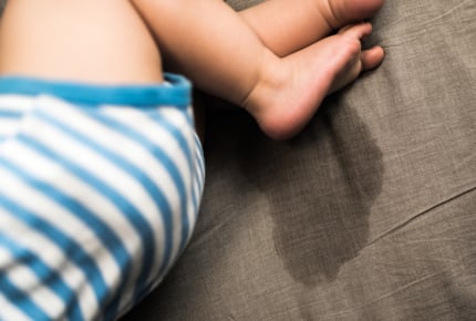 保育園でお漏らしをしてから3分おきにトイレに行く子ども。園に伝えるべき?