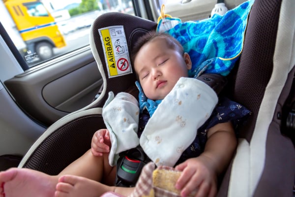 子どもや赤ちゃんと車でおでかけ 車の中に常備しておくと便利なグッズを教えて ママスタセレクト