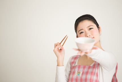 義実家に帰省中、義弟から「お代わりください」と茶碗を差し出された……みんなならよそってあげる?