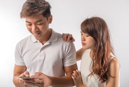 旦那が職場の22才の新入社員と不倫!離婚は避けたいママがするべきことは?