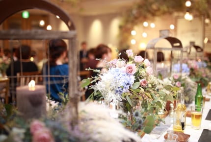 友人の結婚式は洋装、和装どちらでもいいの?子どもを連れて行くときの妥当なご祝儀の金額は?