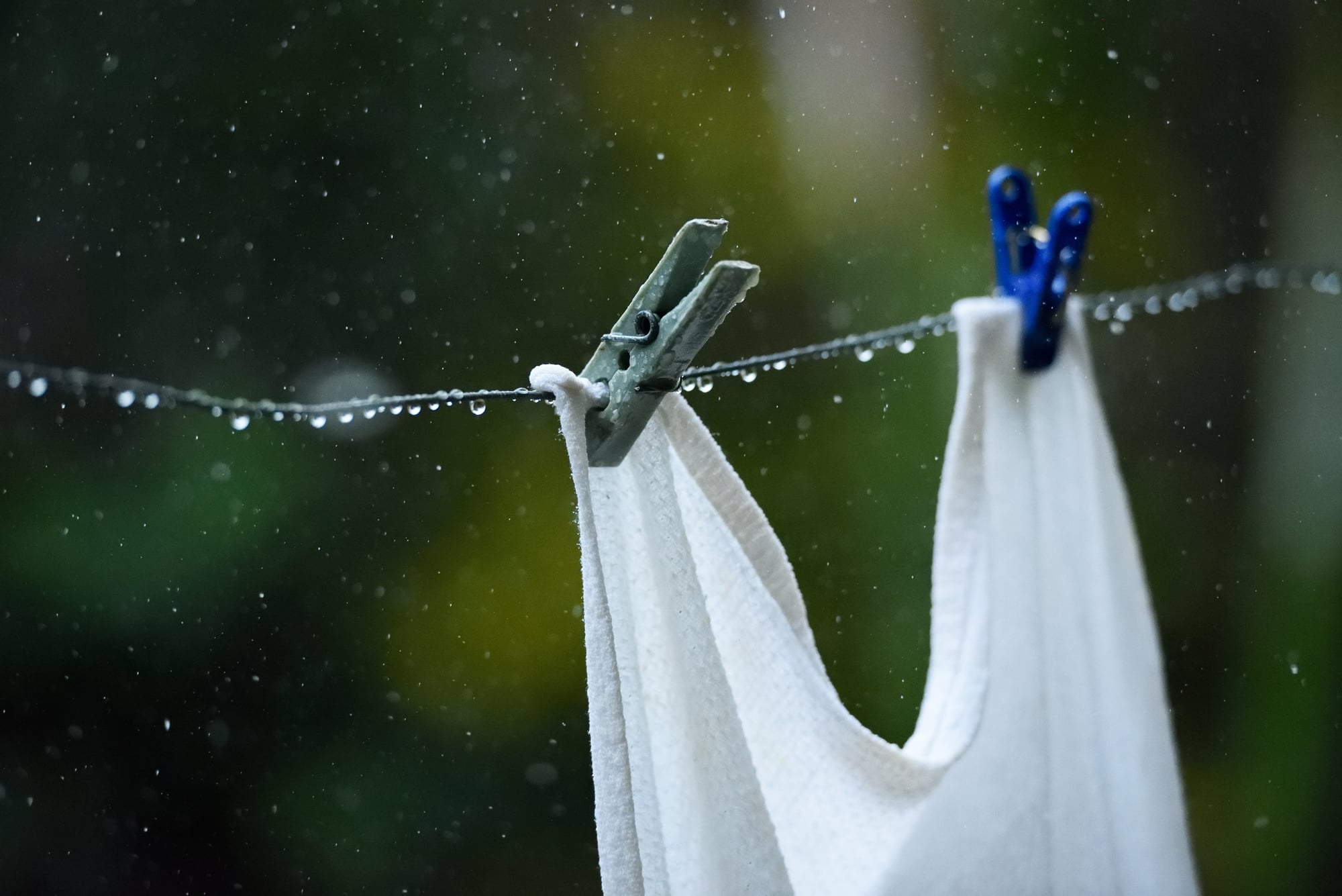 突然 の 雨 洗濯 物