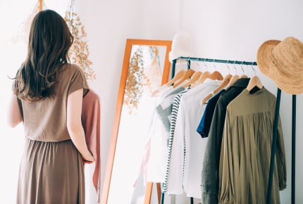 アラフォーがプチプラの服を着たら、貧乏くさく見える?プチプラアイテムを身に着けるときに大切なポイントとは