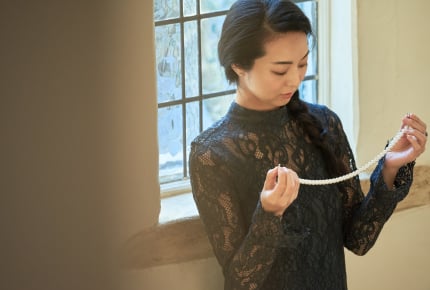 お葬式で気になる服装のマナー。パールのネックレスやピアスは付けてもいいの?