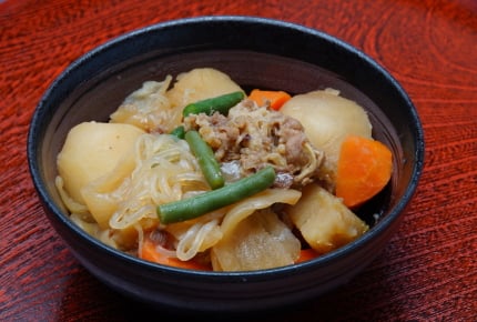食べきれなかった肉じゃが、次の日も肉じゃがとして出す?それともリメイクする?ママたちの答えとは