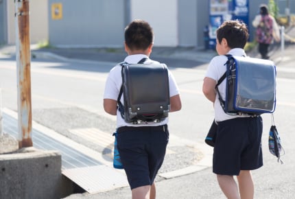 寒い季節に薄着すぎる子ども。何度言っても着ないときのママたちの工夫