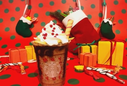 スターバックスホリデーシーズン第3弾はクッキーがストローになった「サンタブーツ チョコレート フラペチーノ®」