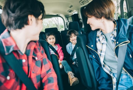 98%の子どもが「ドライブ中に親と会話をしたい！」と回答。子どもが車の中でママたちに相談したいことって……？