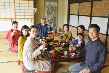 親戚の集まりで“ブスっとしている”中学生。「来なきゃいいのに」というあるママの声に「子どもの頃、私もそうだった」と体験談が寄せられる