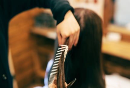 出産の前に髪を切るのはなぜ?髪を切ったママたちそれぞれの理由と切らなかったママがやっていたことは