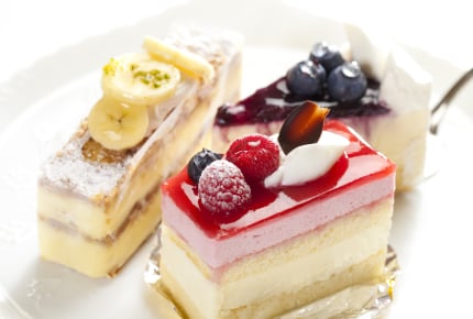 誕生日やイベントでは「カットケーキ」が大活躍!「ホールケーキ」を選ばない理由は?