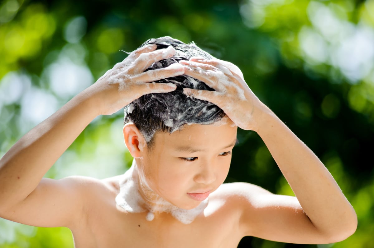 子どもが何歳まで髪の毛を洗ってあげていた 上の子のお風呂に一緒に入れないときの対策は ママスタセレクト