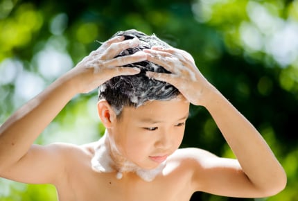 子どもが何歳まで髪の毛を洗ってあげていた?上の子のお風呂に一緒に入れないときの対策は?