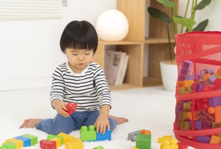 子どもにおもちゃをたくさん買い与えることはよくないの?実際に買い与えられてきた子どもがなりがちな傾向とは……?