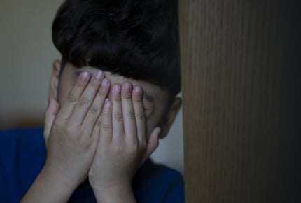 「いじめられていること、先生には絶対言わないで!」という我が子。学校に相談するべき?それとも子どもの気持ちを尊重するべき?