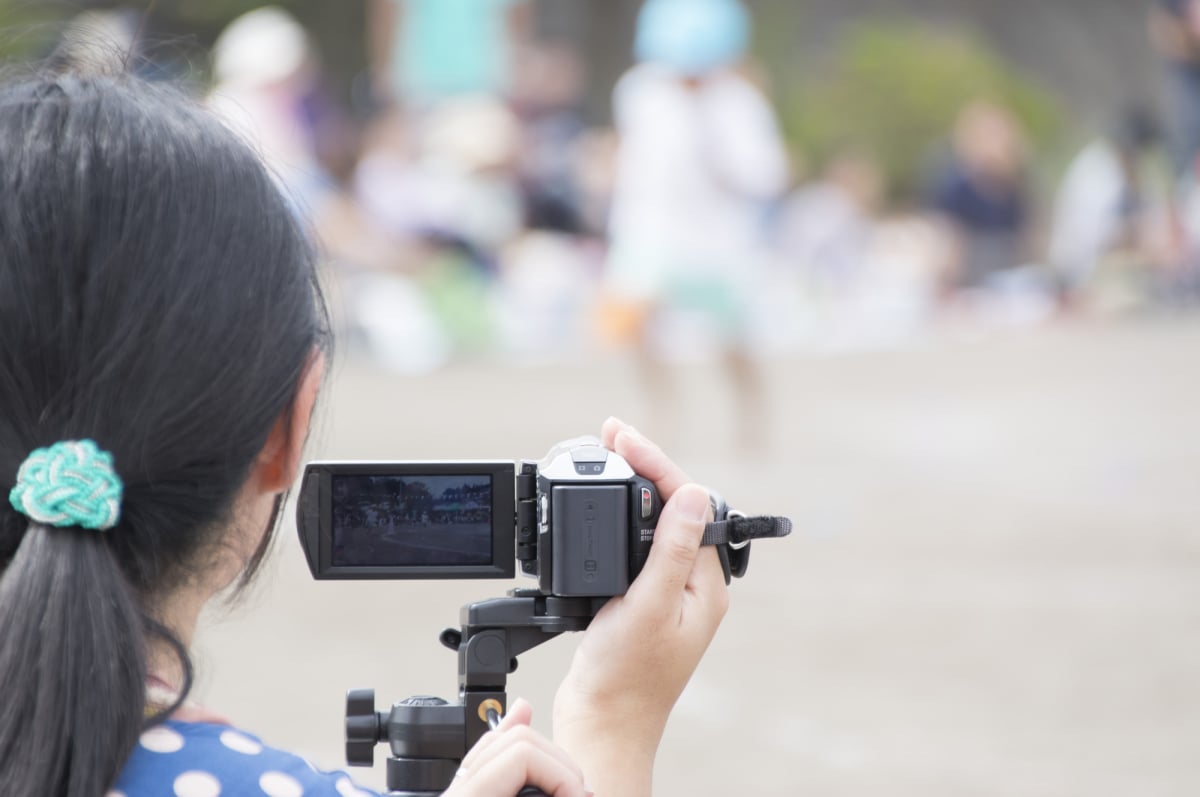 園や学校行事でのビデオ撮影はどうしてる 一生に一度の思い出をきれいに残すための3つのポイント ママスタセレクト