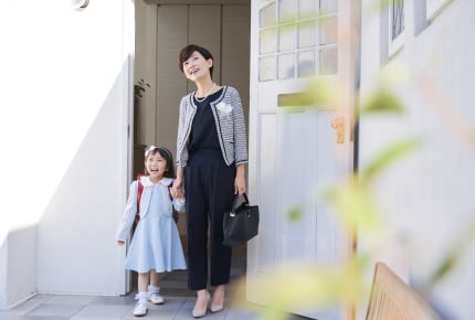 卒業式と入学式に同じ服を着たいママたちへ、印象が違って見える着回しの裏技教えます!