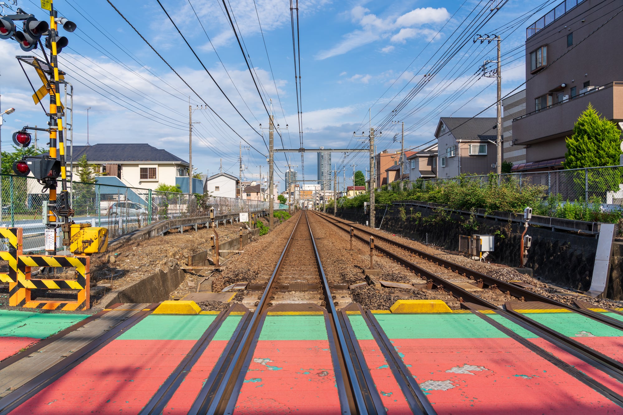 線路の前に家を建てたというママ 電車の音や揺れが心配だけれど 何か対策はある ママスタセレクト