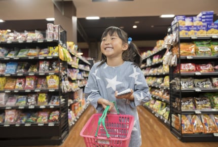 スーパーで走り回る子どもと、一緒になってふざける親。ママたちが語った衝撃の目撃談もご紹介