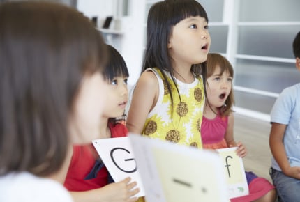 恥ずかしがりやで人見知りの4歳の子に自信をつけさせたい……初めての習い事のおすすめは?