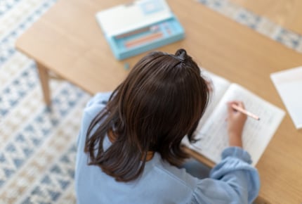 新型コロナウイルスの影響で休校に。小学1年生は1人で留守番はできないものなの?