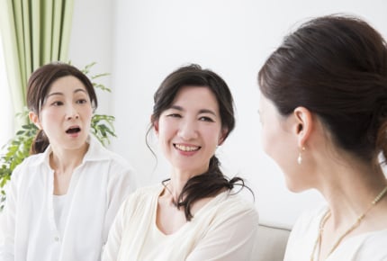 価値観が違うママ友とギクシャクしている上に他のママ友も加わってややこしい関係に。こんなときどうすればいいの?