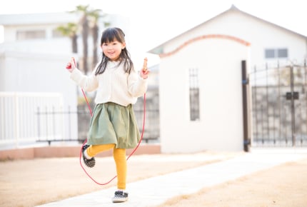 敷地内同居の我が家。義姉の子が遊具を出しっぱなしにし、なぜか私が義父に注意された……いい対応策はある?
