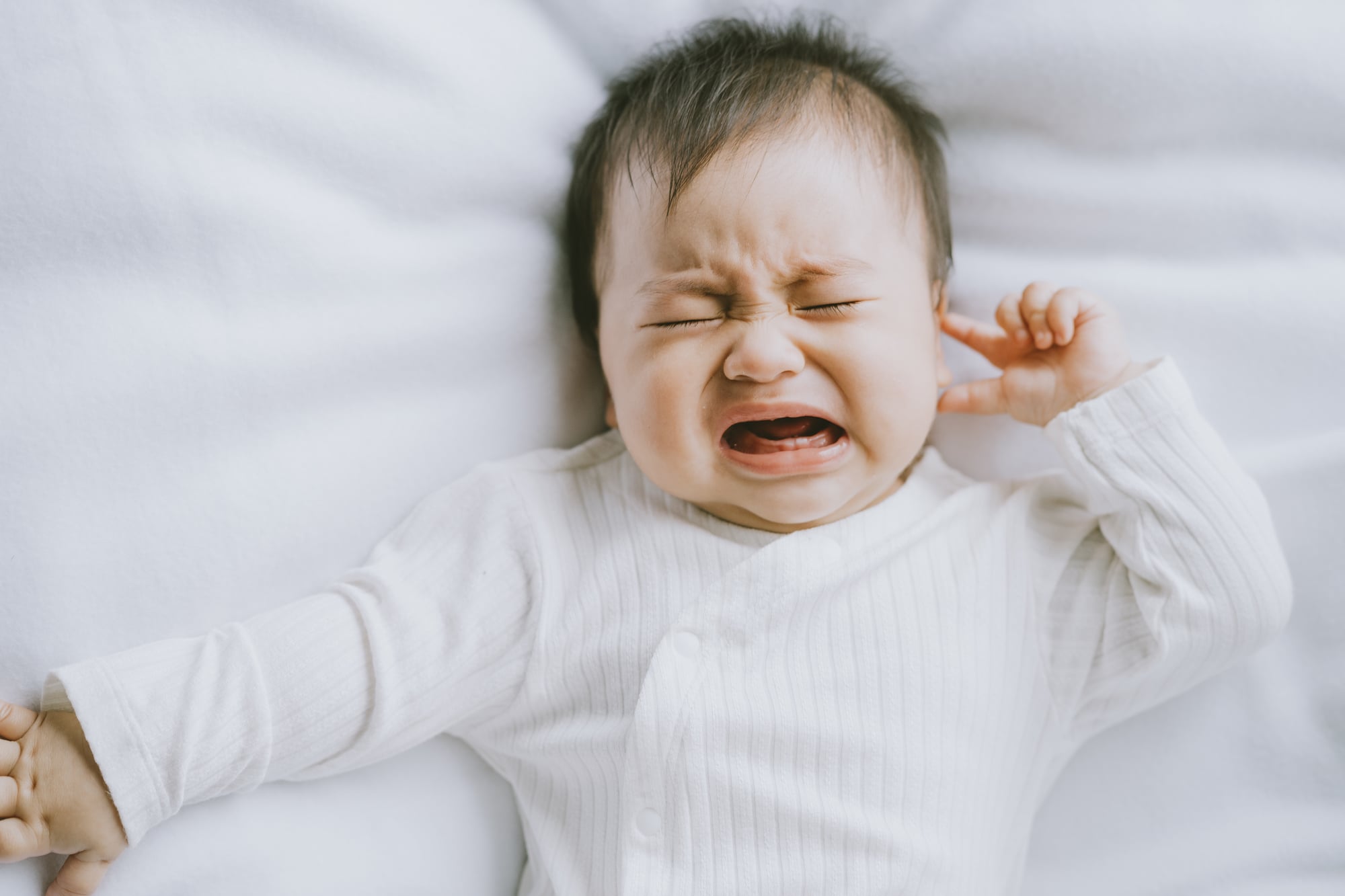 11ヶ月の赤ちゃんが突然ミルク 母乳を拒否 3時間も泣き続けているけれど どうしたらいい ママスタセレクト