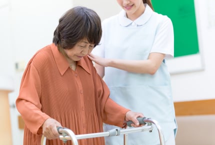 タクシーやバスを使わず旦那さんや義姉に病院への送迎をお願いしている義母。自分で通院させるためにはどうすればいい?