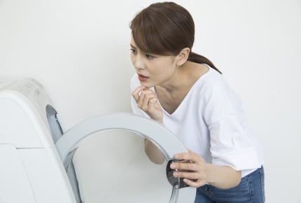 ちゃんと洗濯機に入れたはずなのに……靴下はどこに消えた?