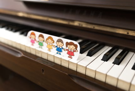 ピアノのグループレッスンで他の子の邪魔をしてしまう幼稚園児の我が子。先生にも嫌味を言われてしまった……。今後どうすればいい?