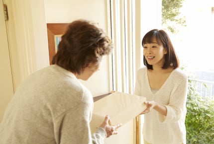 引越しの挨拶の品にトイレットペーパーはあり?ママたちの意見とは