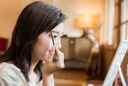 みんなの眉毛はどんな形?形を保つために、どうやってお手入れをしているの?