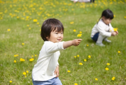 公園で誰とでも遊びたがる我が子……嫌がられることもありどうしたらいいか悩んでいます