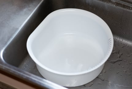 みんなは食器洗いのときに洗い桶を使っている？桶を使うママと使わないママそれぞれの理由とは