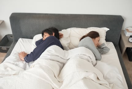 旦那さんと一緒に寝ていますか?子どもの年齢で変わる夫婦の寝室事情