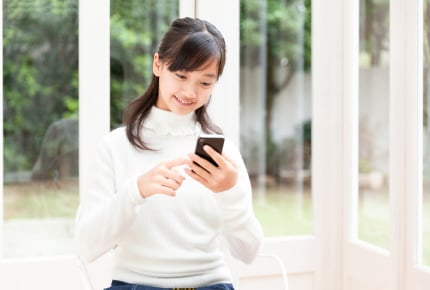 中学生の子どもに「スマホが欲しい」と言われたらどうする?トラブルの心配や親子でのルール決めは