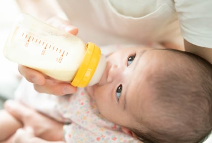 母乳は出たけど、あえて完全母乳育児にしなかったママたち。その理由は?