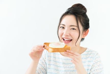 トースト1枚の朝食では昼ごはんまでお腹がもたない……。トーストの腹持ちをよくするママたちのアイデアとは