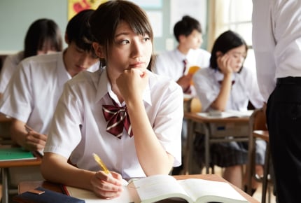 女子高生の下着事情を教えて!ブラジャーは普通のタイプ?それともスポーツブラタイプ?