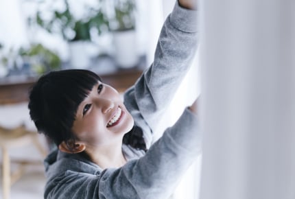 みんなはどのくらいのペースでカーテンを洗っているの?月1や年1などカーテンの洗濯頻度はそれぞれ