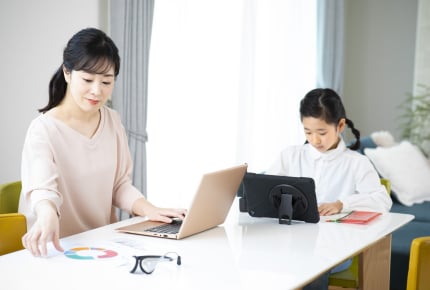新型コロナによる臨時休校、働く主婦の42%が「良い判断だと思う」と回答 その理由は?