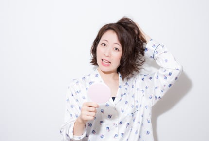 なかなか美容室にいけないから髪を伸ばそうかと検討中。40代にロングは厳しい?