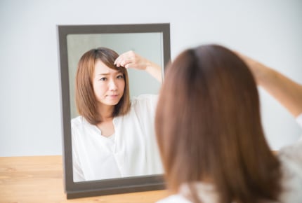 湿度が高いと前髪が波のようにうねってしまう!クセを抑える方法を教えて!