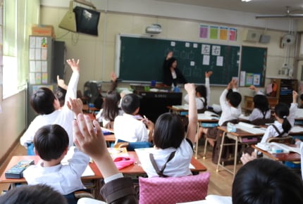 新型コロナウイルスの影響で授業参観も保護者会も中止に。ママたちの反応とは