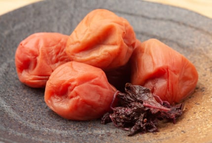 義母が作る梅干しが塩辛すぎて誰も食べない……。どうすればいい?