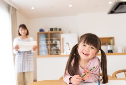 年長なのに読み書きができず、義母から「ありえない」と叱られたママ。どうやって文字を覚えさせればいいの?