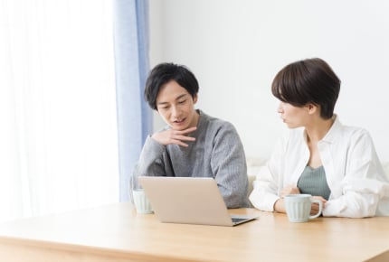 お金を使うとき、旦那さんに相談する?情報を共有するからこそ夫婦間に生まれるものとは