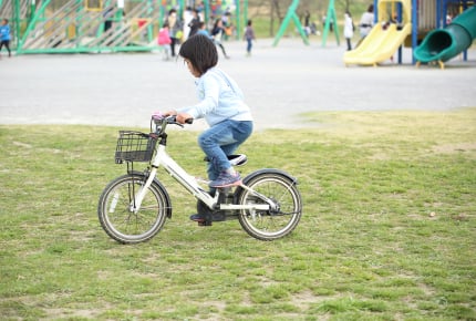 小学1年生。親の付き添いなしで自転車で遊びに行かせるのはOK?NG?