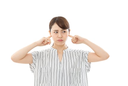ご近所の赤ちゃんの泣き声がひどい!窓を閉めて欲しいけれど、どうやって伝えればいい?